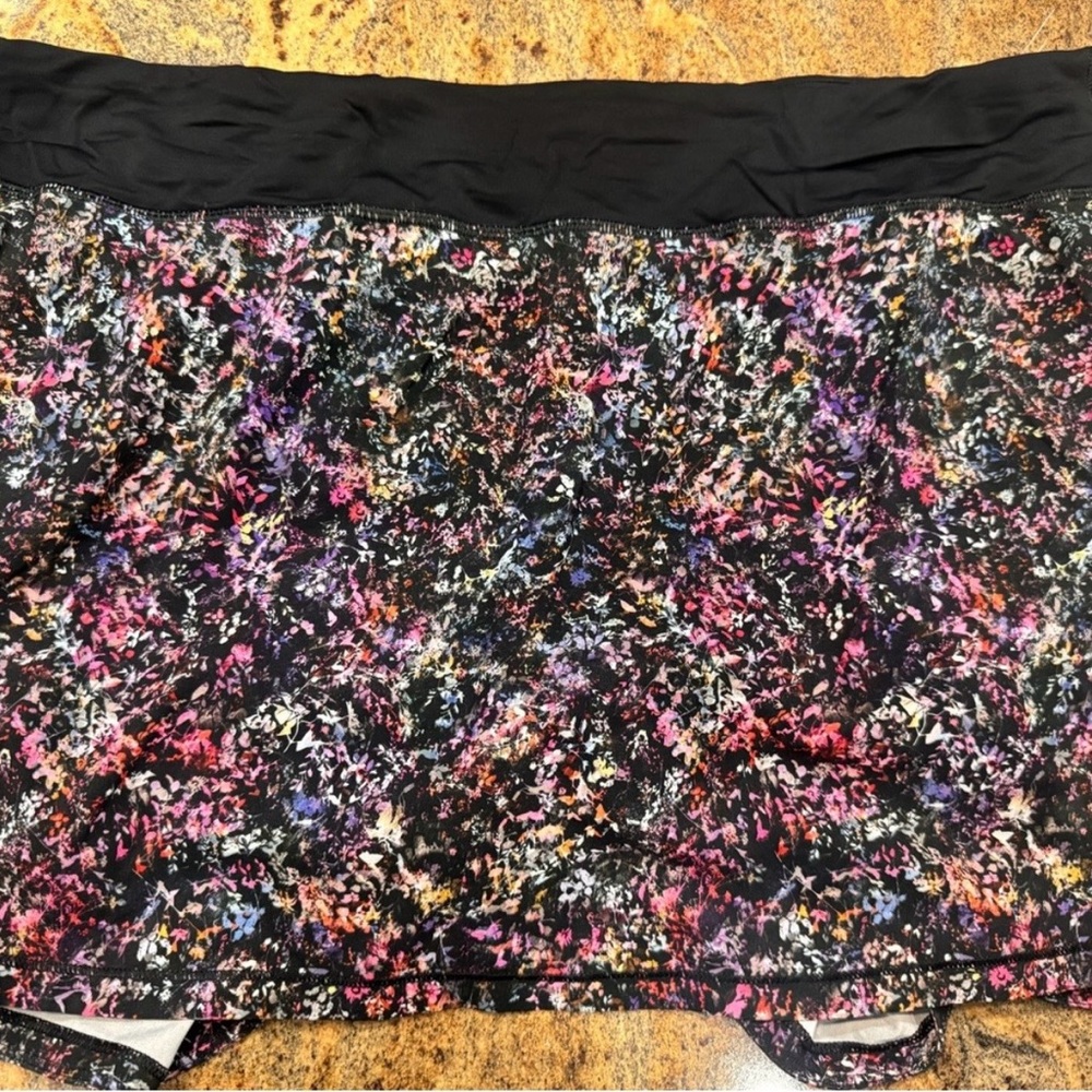 Lululemon size 18 long tennis / running skirt in retired floral spray